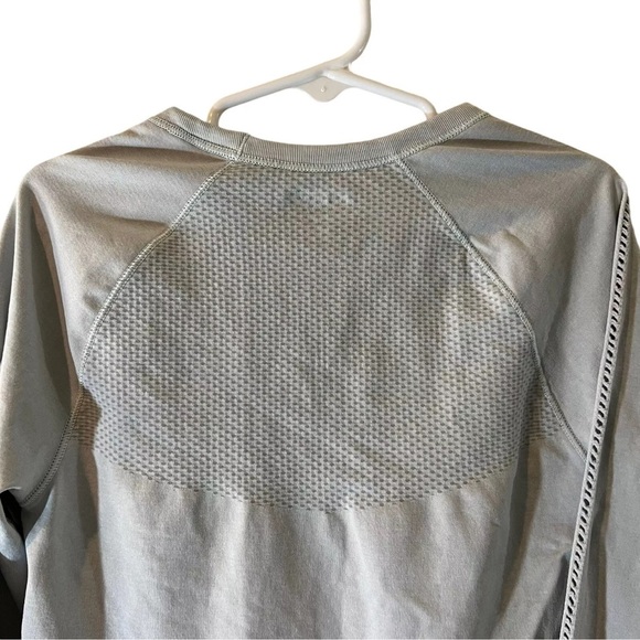 Old Navy Active Girls Light Blue Fitted Long Sleeve Shirt Medium 8 Mesh Athletic - Picture 3 of 5